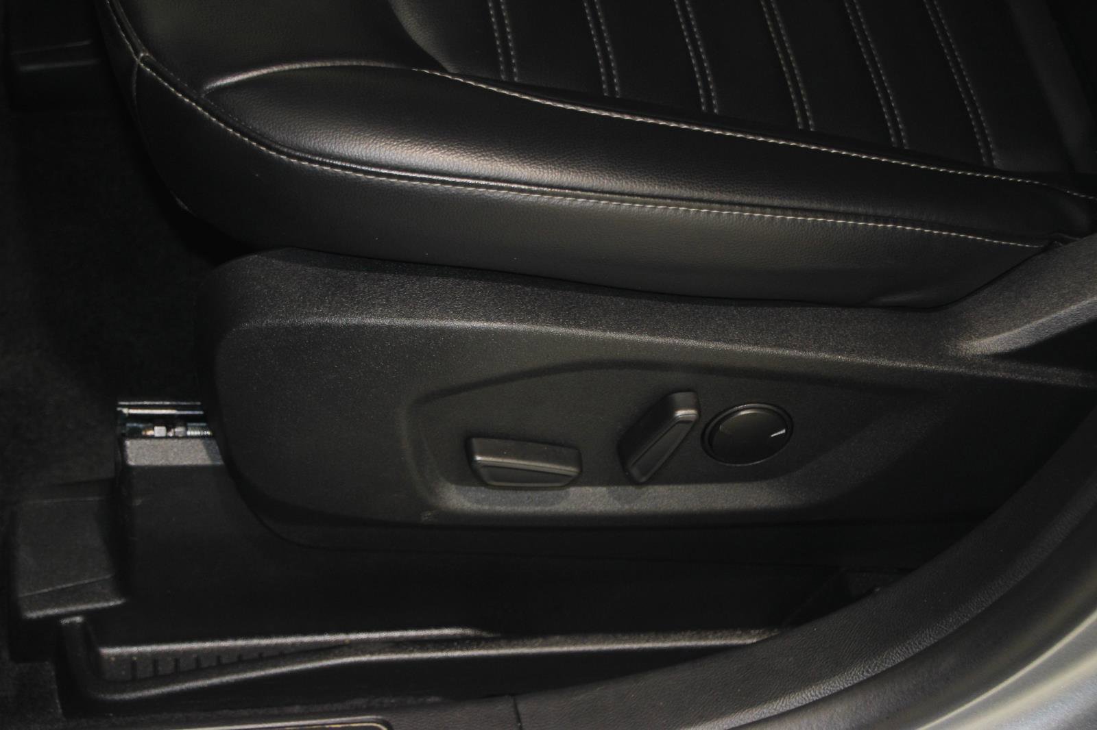 Used 2024 Ford Edge SEL image 21