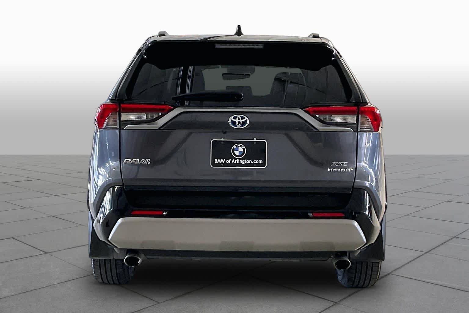 Used 2022 Toyota RAV4 XSE AWD/4WD image 4