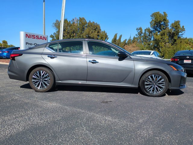 Used 2025 Nissan Altima 2.5 SV image 4