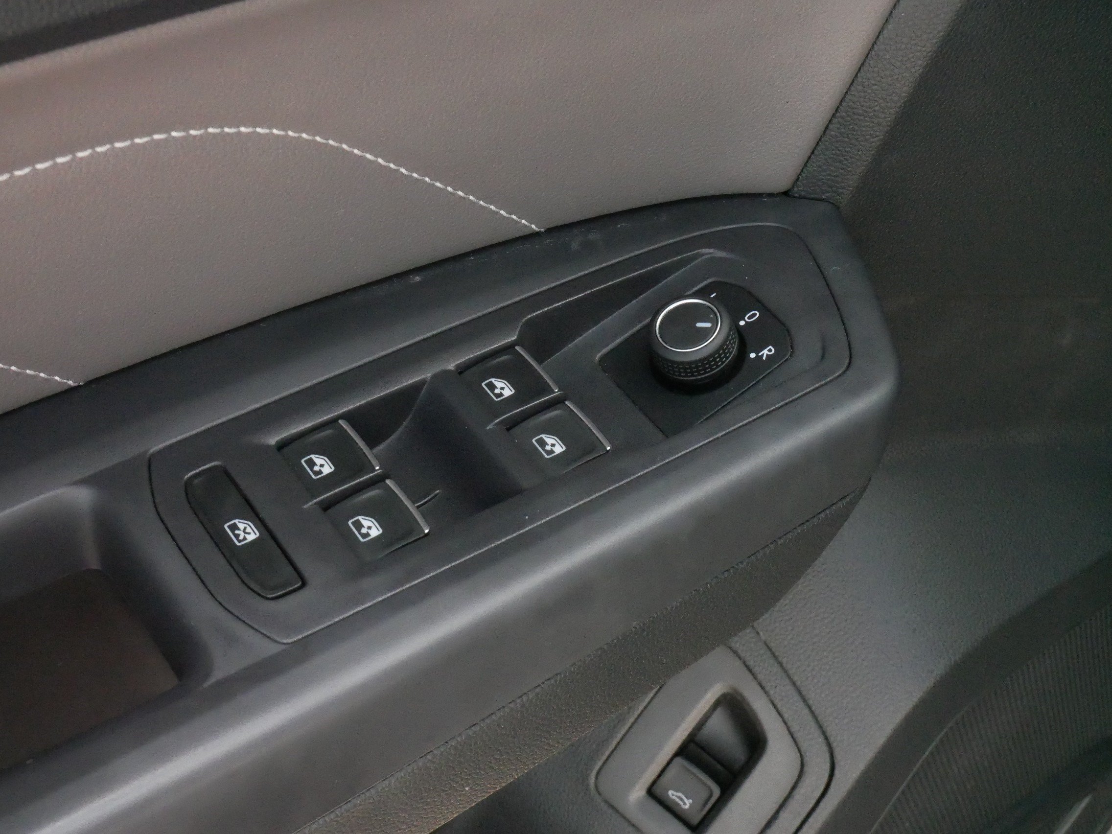 Used 2021 Volkswagen Atlas Cross Sport SE AWD/4WD image 19
