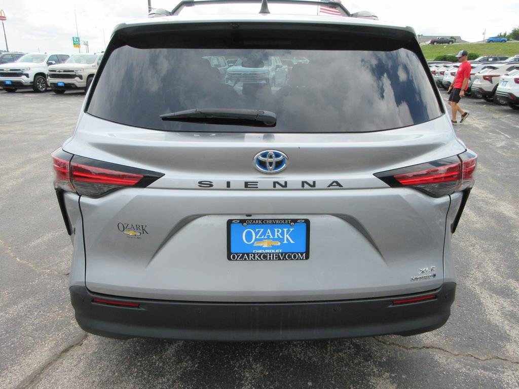 Used 2021 Toyota Sienna XLE FWD image 4