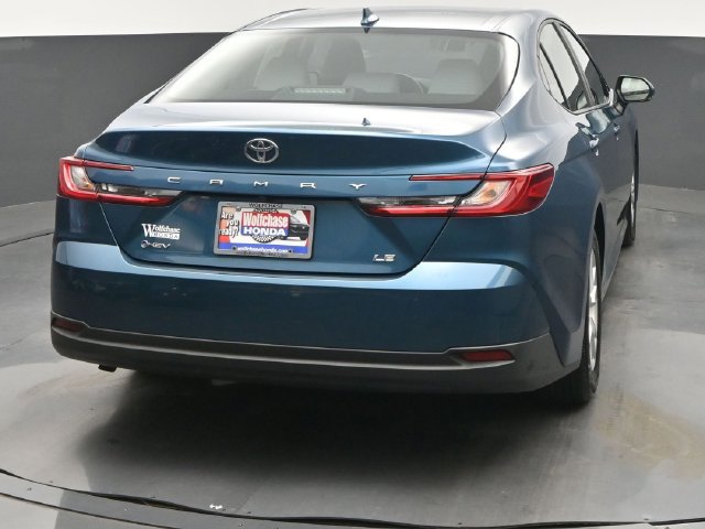 Used 2025 Toyota Camry LE FWD image 5