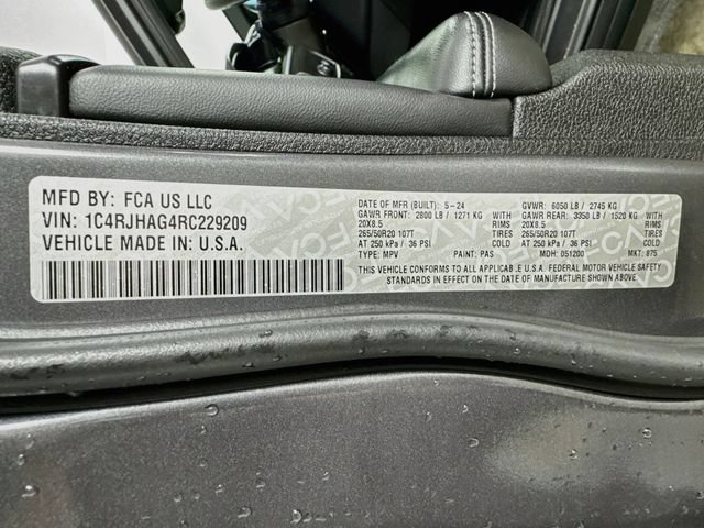 Used 2024 Jeep Grand Cherokee Altitude AWD/4WD image 37
