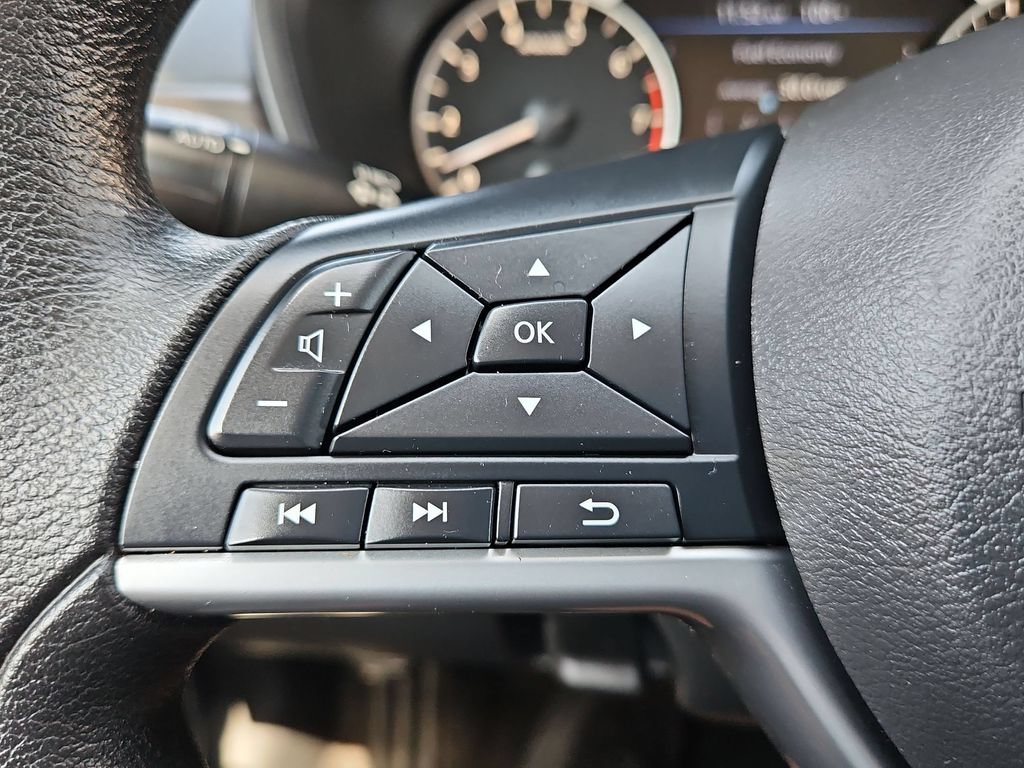 Used 2025 Nissan Altima 2.5 SV FWD image 21