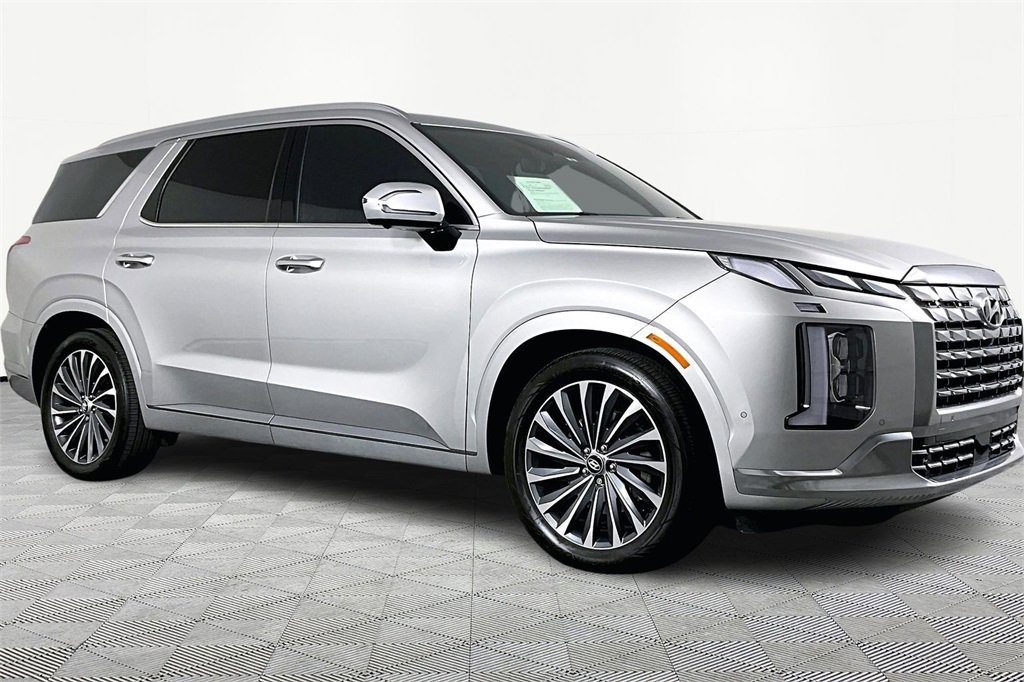 Used 2024 Hyundai Palisade Calligraphy image 3