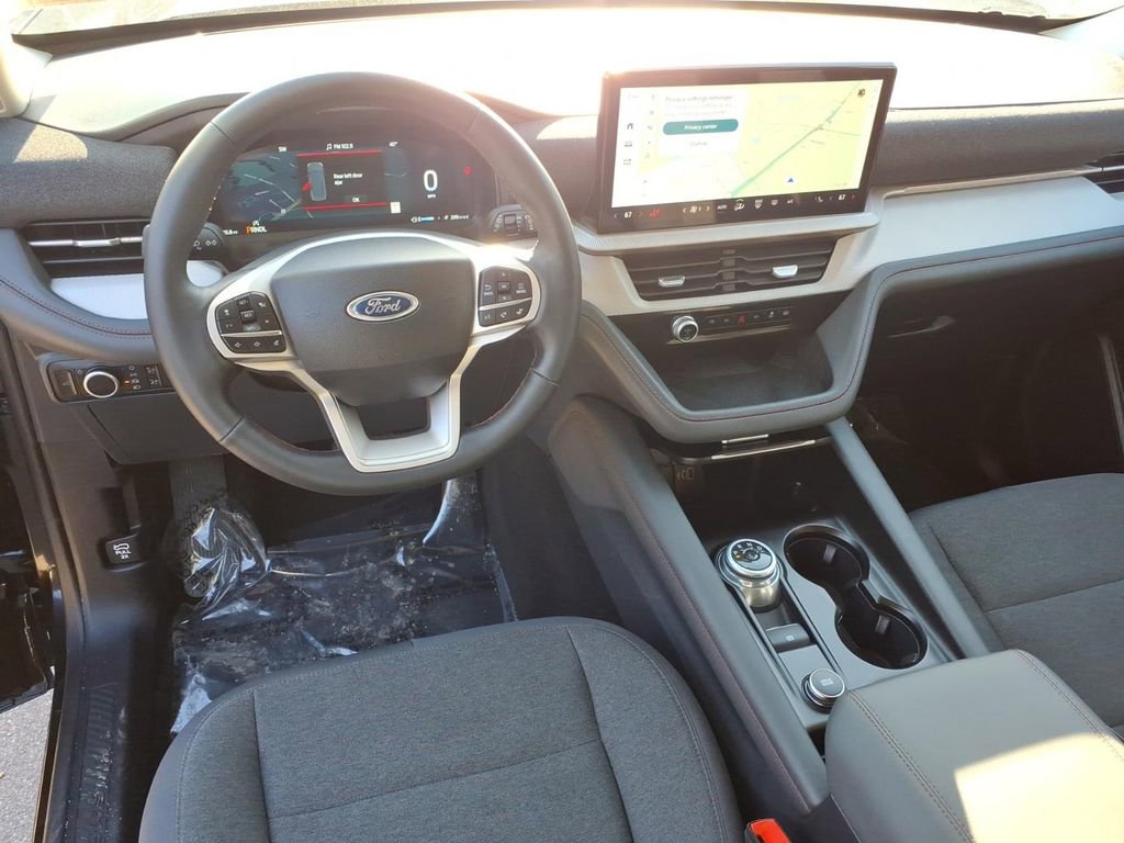 Used 2025 Ford Explorer Active image 17