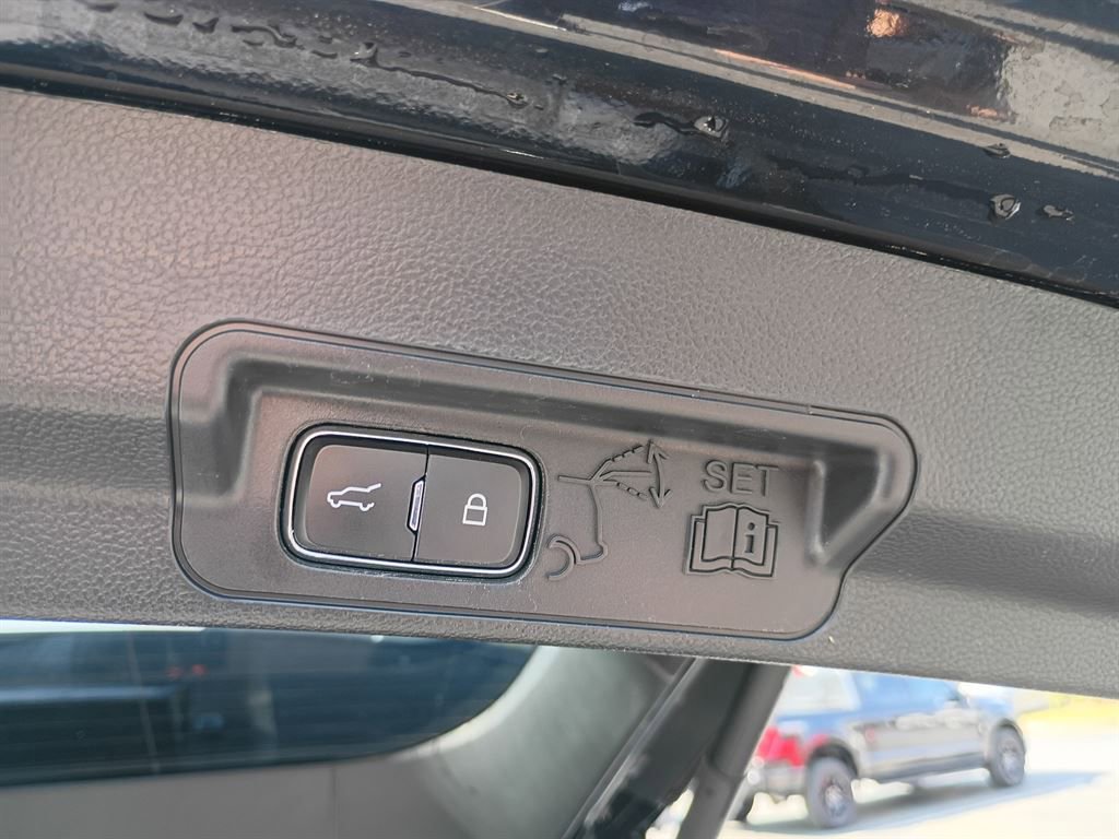 Used 2020 Ford Explorer Limited RWD image 5