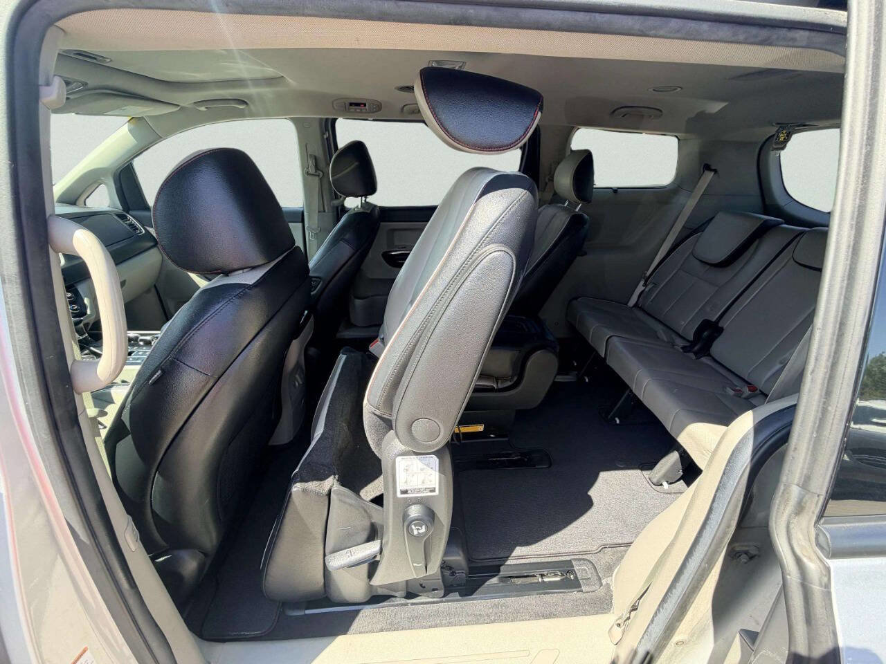 Used 2019 Kia Sedona EX w/ EX Premium Package FWD image 27