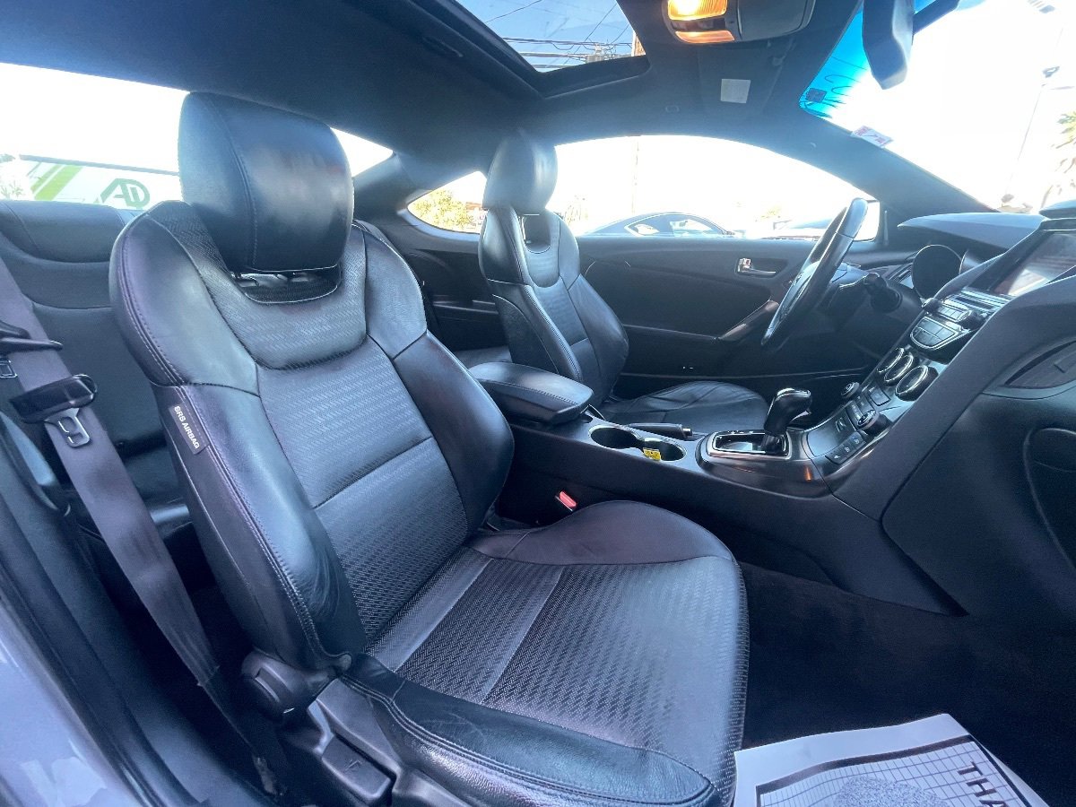 Used 2014 Hyundai Genesis 3.8 RWD image 13