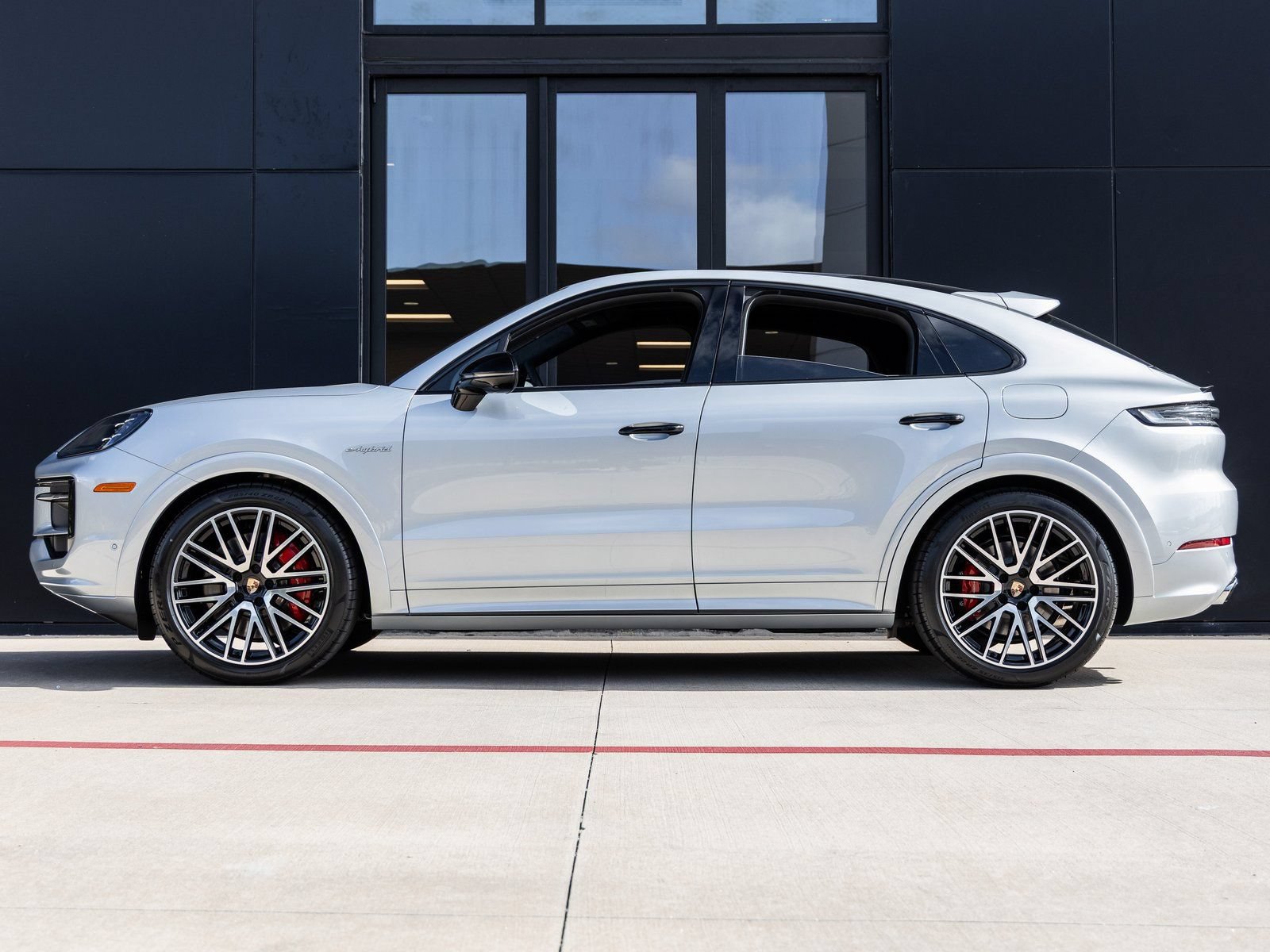 Certified 2025 Porsche Cayenne S AWD/4WD image 2