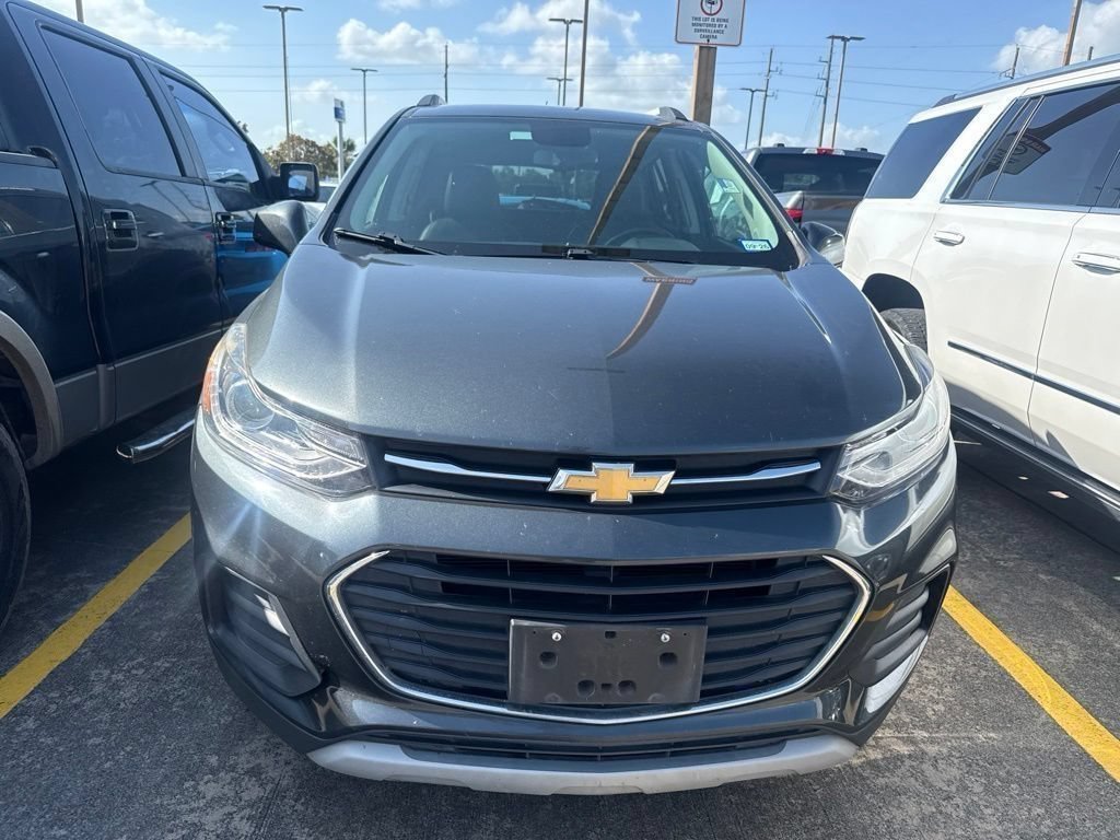Used 2018 Chevrolet Trax LT w/ LT Convenience Package FWD image 2