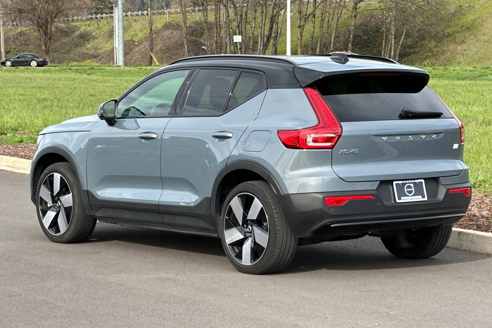 Used 2023 Volvo XC40 Recharge Ultimate image 5