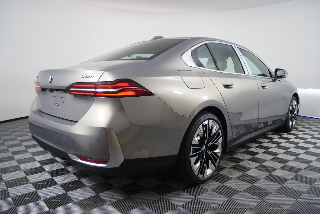 Used 2026 BMW 530i xDrive w/ Premium Package AWD/4WD image 6