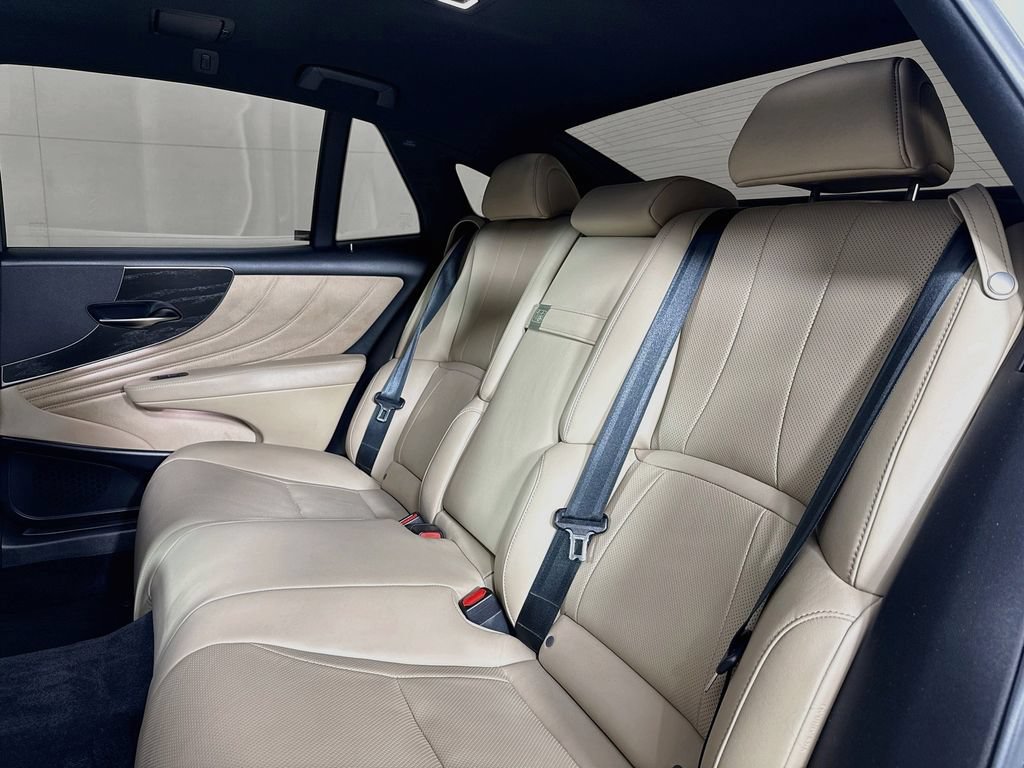 Used 2021 Lexus LS 500 w/ Accessory Package (Z2) RWD image 32