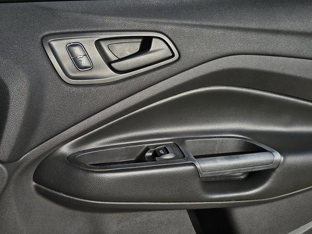 Used 2018 Ford Escape S image 9