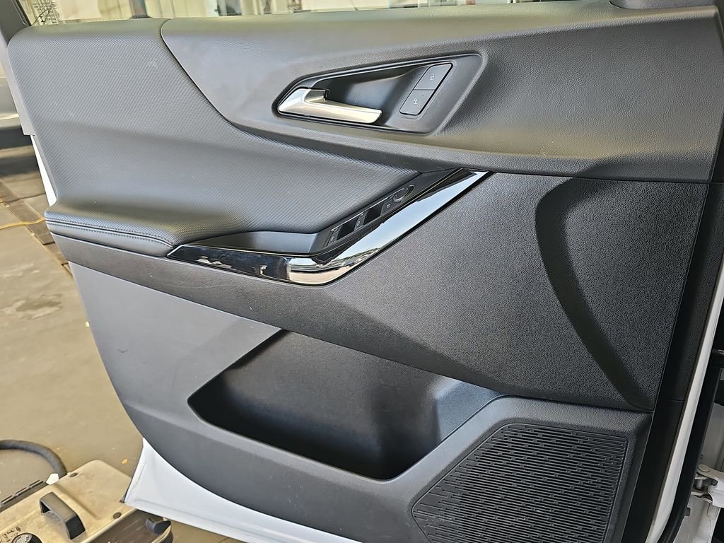 Used 2025 Chevrolet Equinox LT FWD image 25
