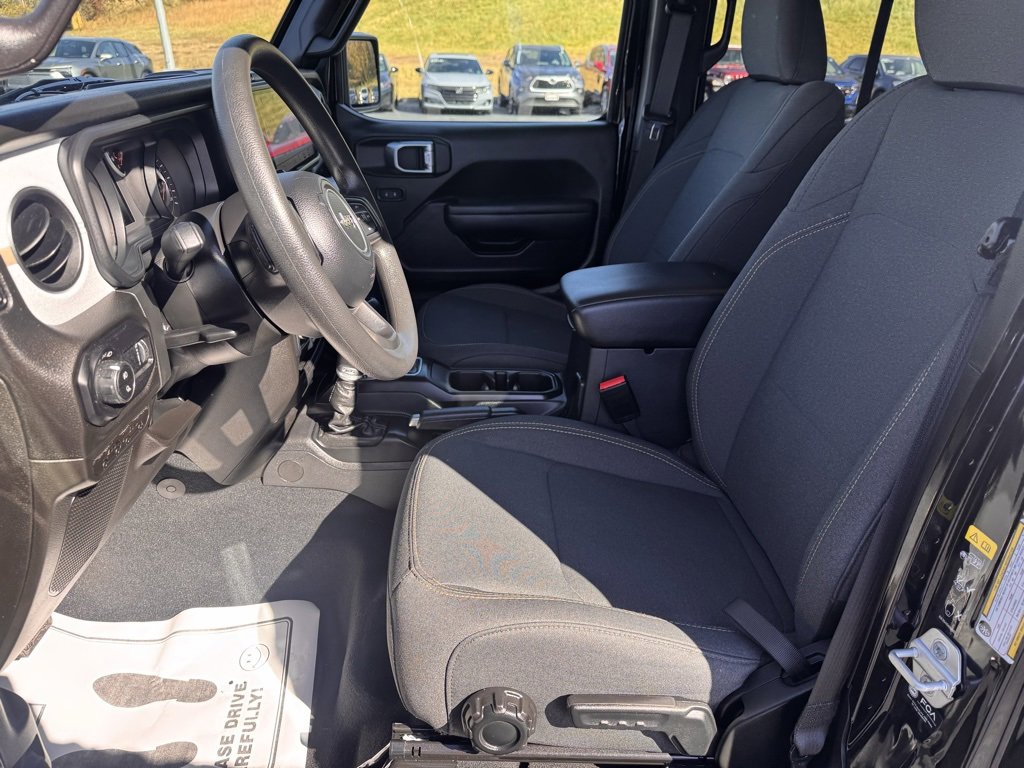 Used 2025 Jeep Gladiator Sport image 17