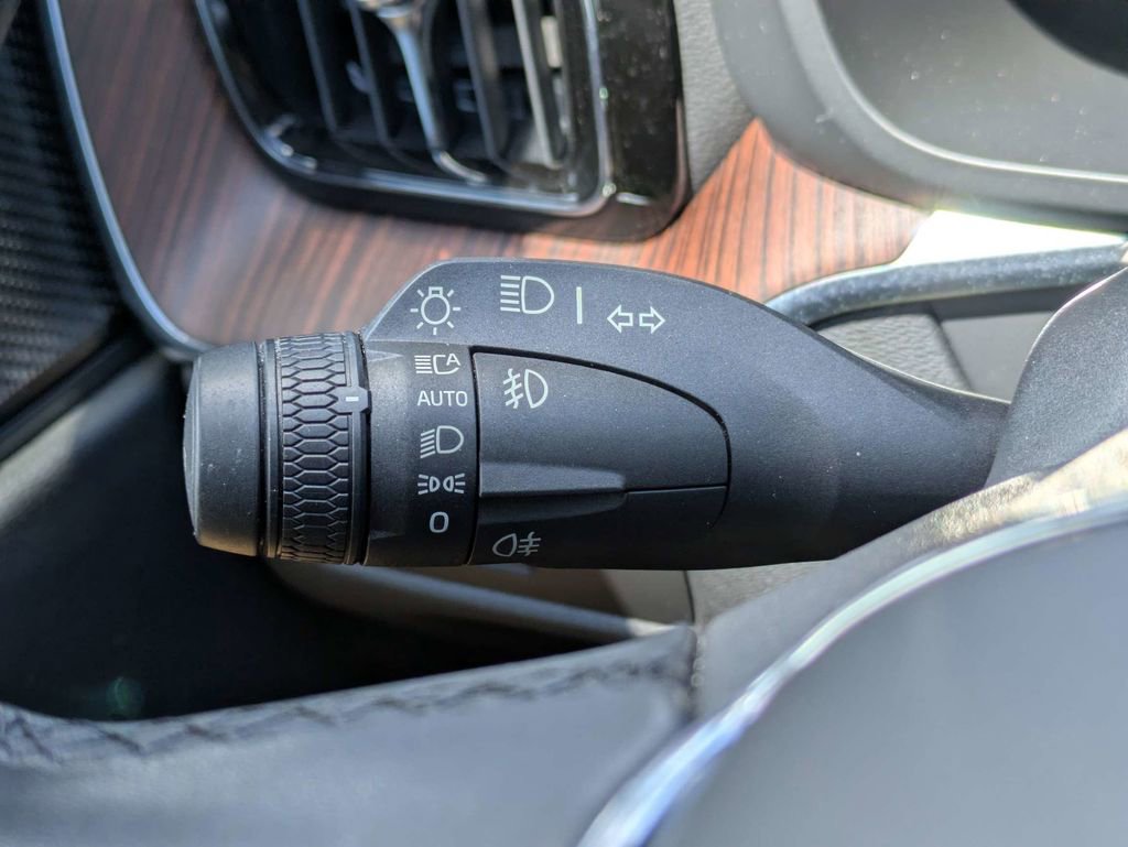 Used 2023 Volvo XC60 B5 Ultimate w/ Protection Package Premier AWD/4WD image 36