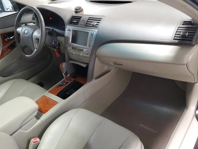 Used 2011 Toyota Camry XLE w/ SE/XLE Extra-Value Pkg image 25
