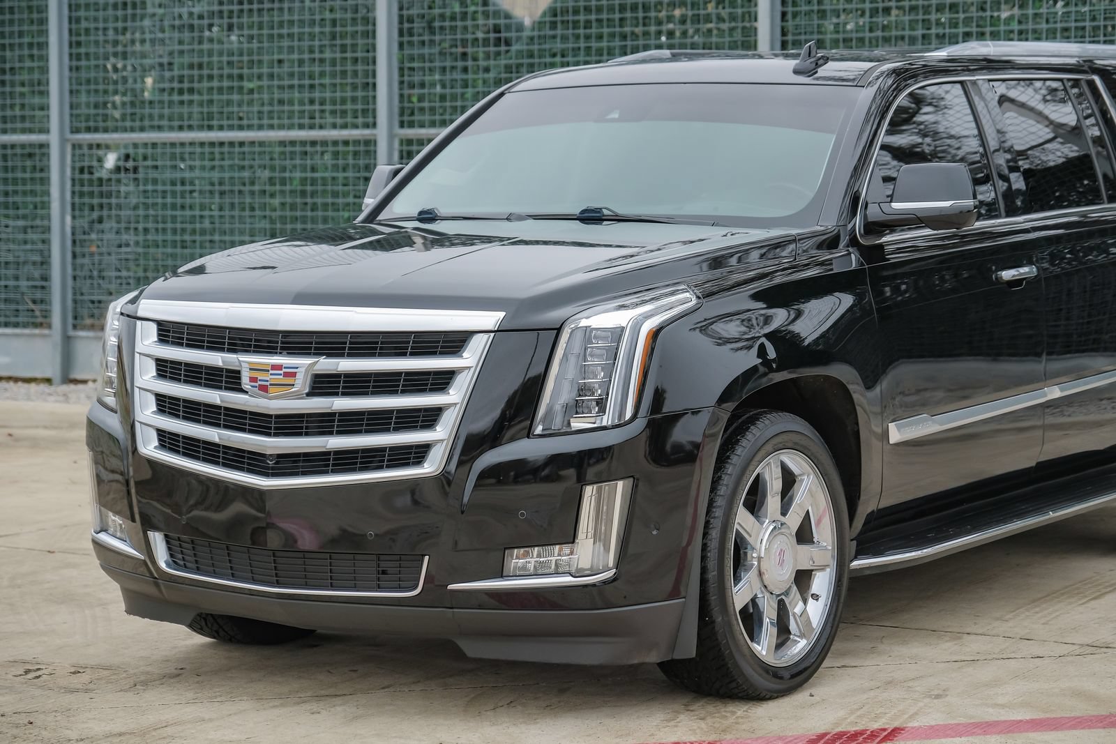 Used 2017 Cadillac Escalade ESV Luxury AWD/4WD image 8
