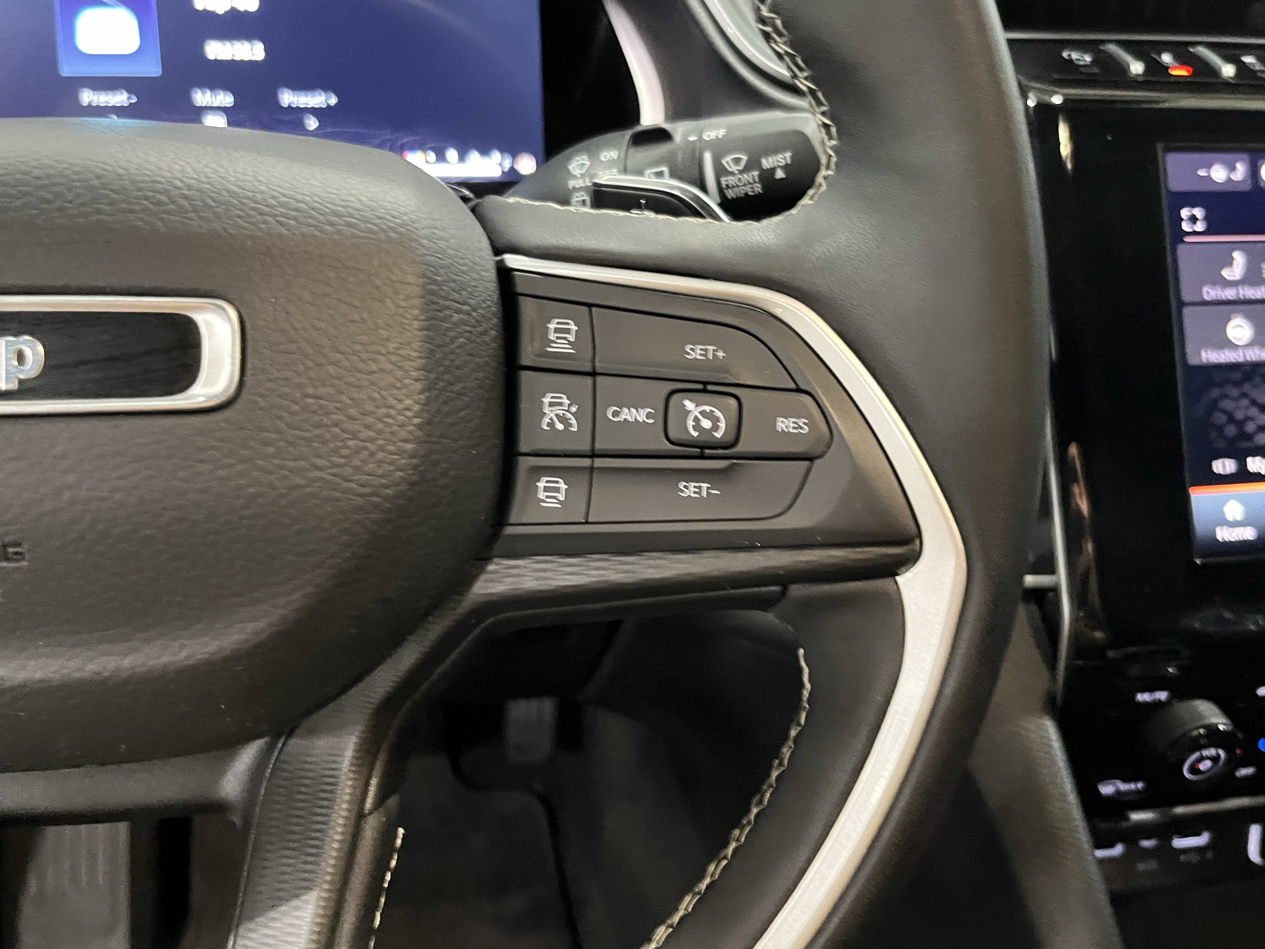 Used 2024 Jeep Grand Cherokee L Laredo image 20