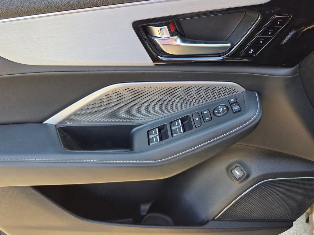 Used 2024 Acura MDX SH-AWD w/ Technology Package image 12