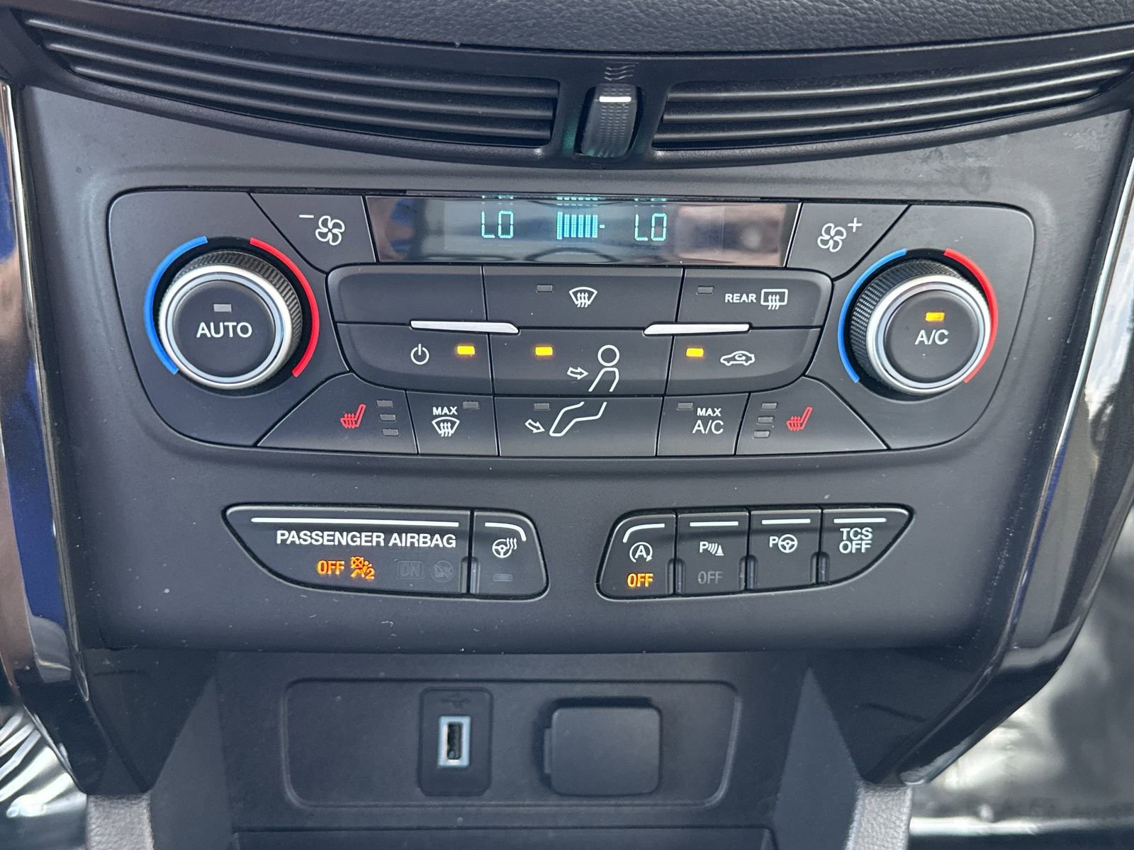Used 2019 Ford Escape Titanium AWD/4WD image 19