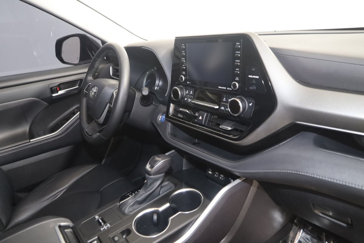 Used 2022 Toyota Highlander XLE FWD image 39