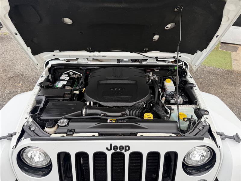 Used 2018 Jeep Wrangler Unlimited Sahara AWD/4WD image 11