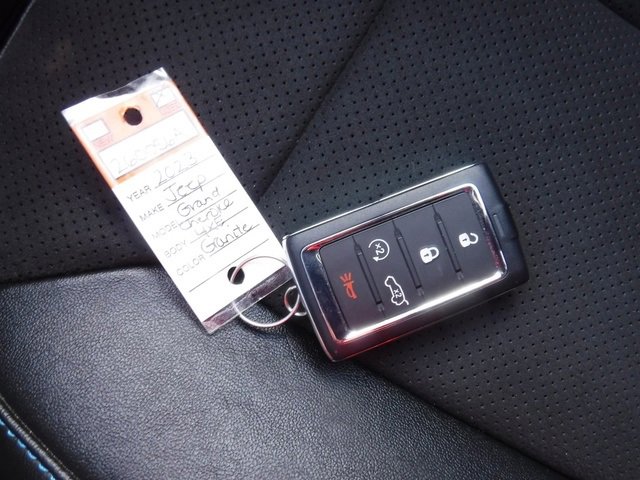 Used 2023 Jeep Grand Cherokee Trailhawk w/ Luxury Tech Group III image 73