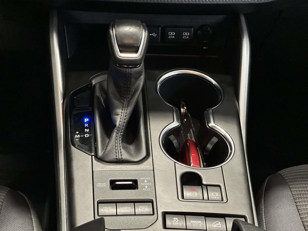 Used 2020 Toyota Highlander LE image 24