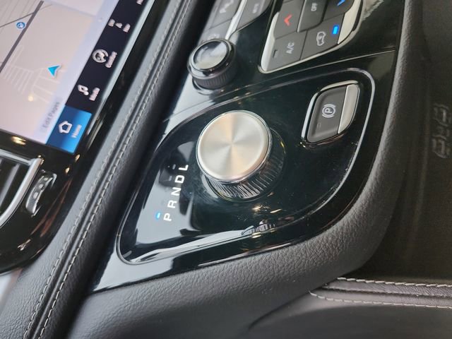Used 2025 Chrysler Pacifica Limited image 25