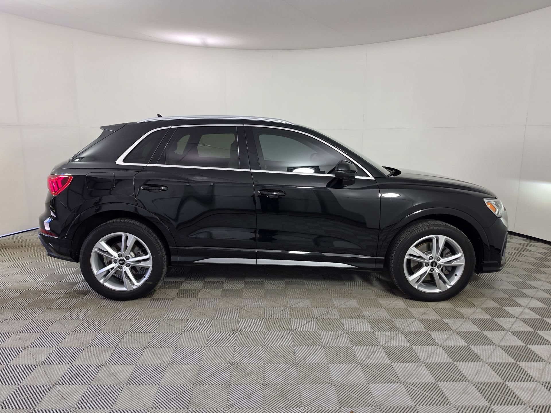 Certified 2024 Audi Q3 2.0T Premium Plus AWD/4WD image 44