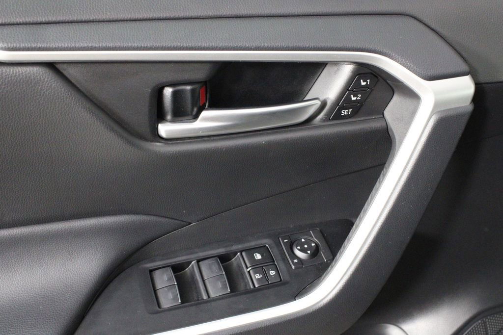 Used 2023 Toyota RAV4 XLE Premium image 17