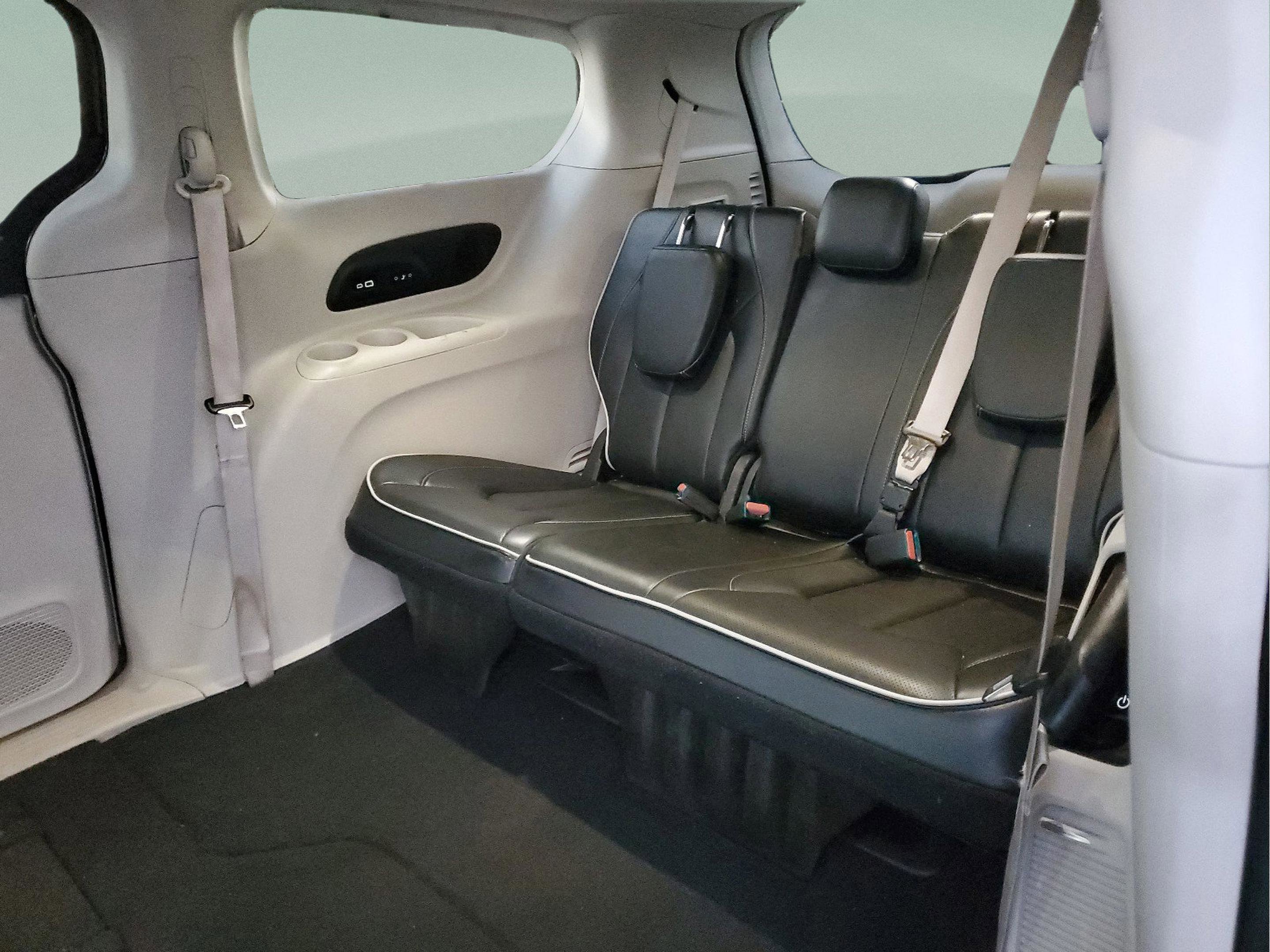 Certified 2022 Chrysler Pacifica Limited FWD image 7