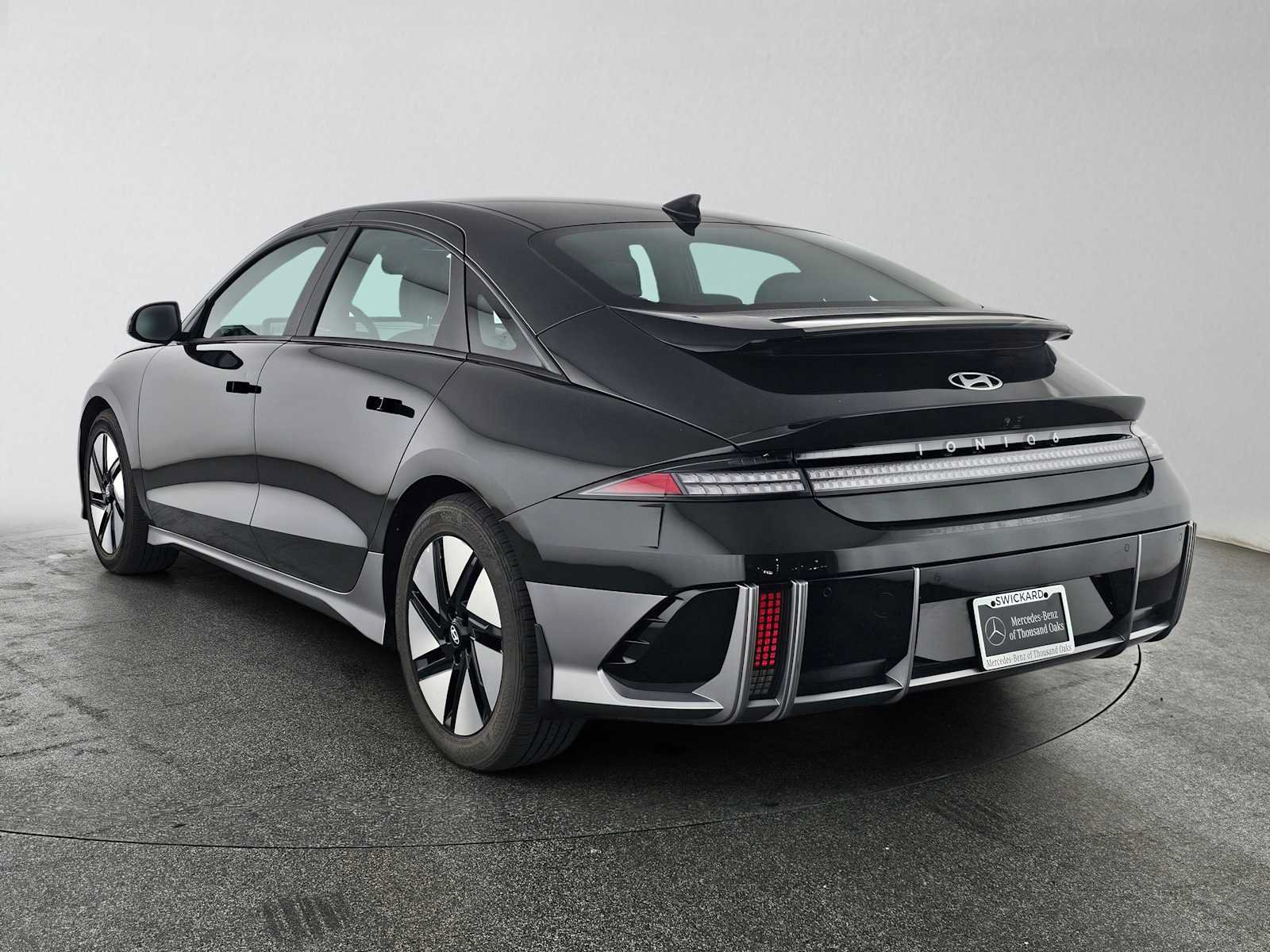 Used 2023 Hyundai Ioniq 6 SE RWD image 5