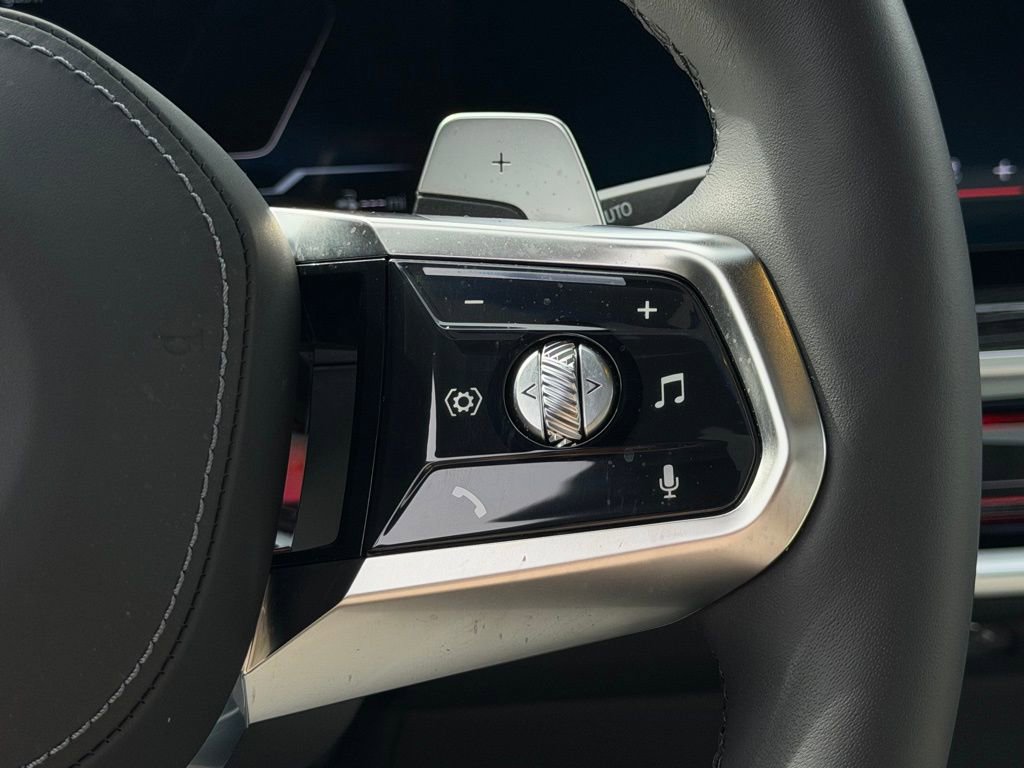 Used 2025 BMW 750e xDrive image 16