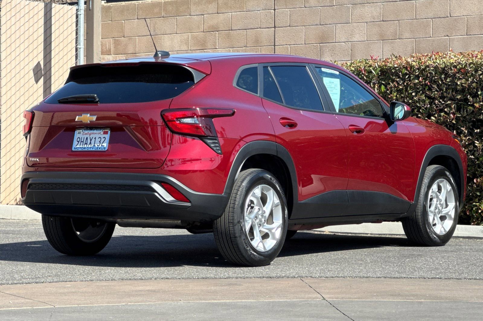Used 2024 Chevrolet Trax LS w/ LS Convenience Package FWD image 4