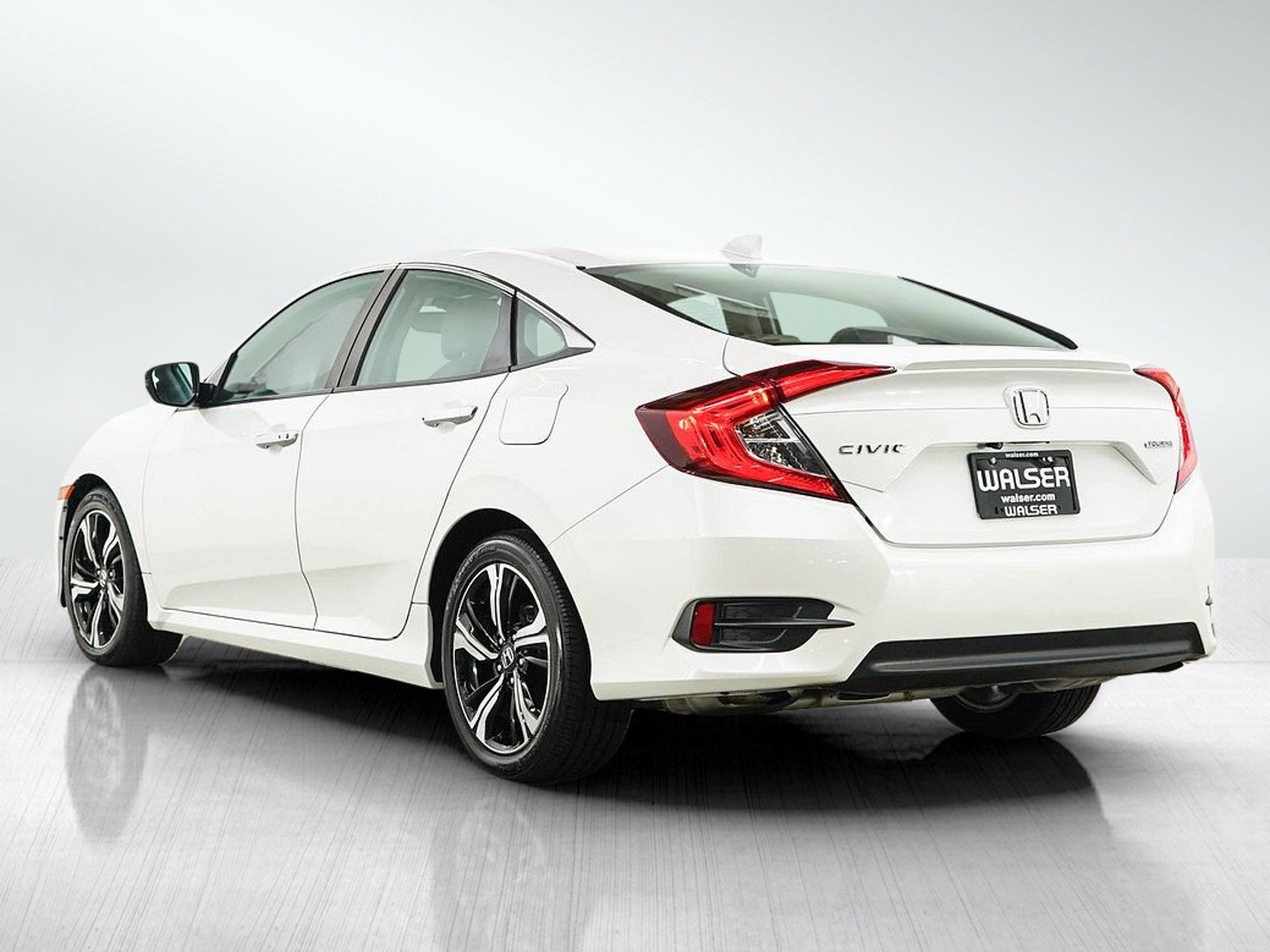 Used 2016 Honda Civic Touring image 3