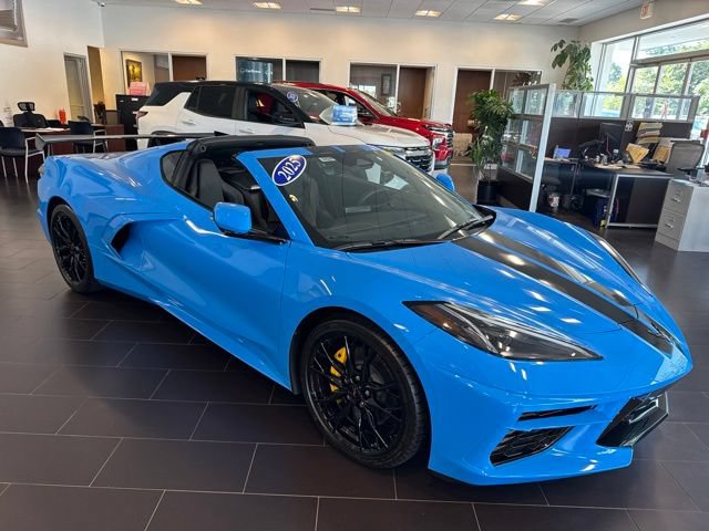 Used 2025 Chevrolet Corvette Stingray Coupe w/ 1LT RWD image 3