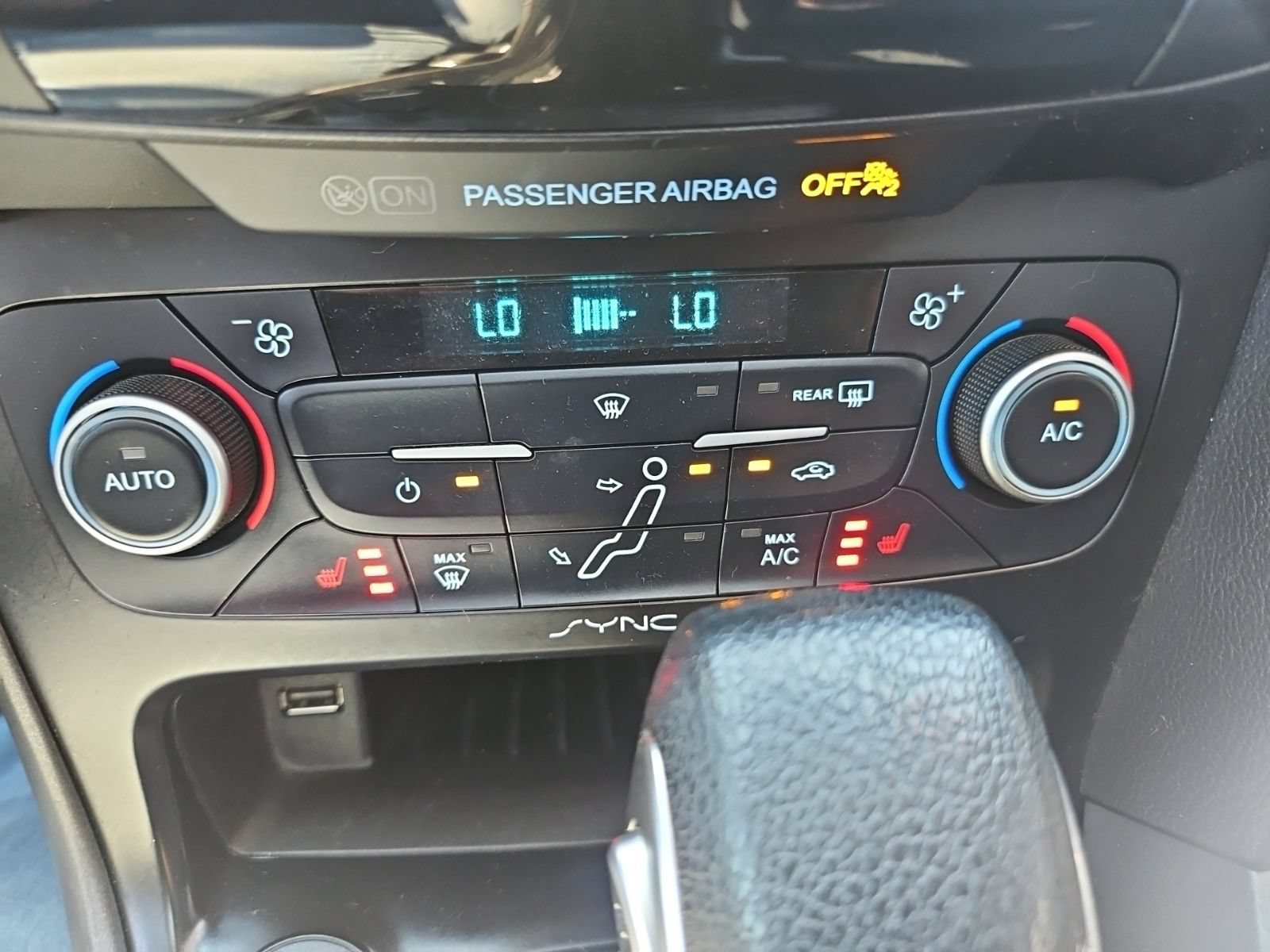 Used 2018 Ford Focus SEL w/ Cold Weather Package FWD image 26