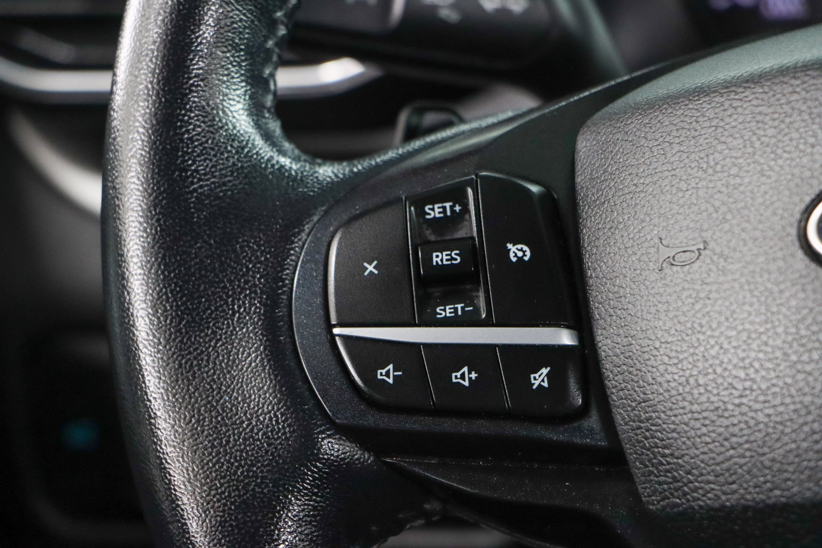 Used 2020 Ford Explorer XLT w/ Equipment Group 202A AWD/4WD image 13