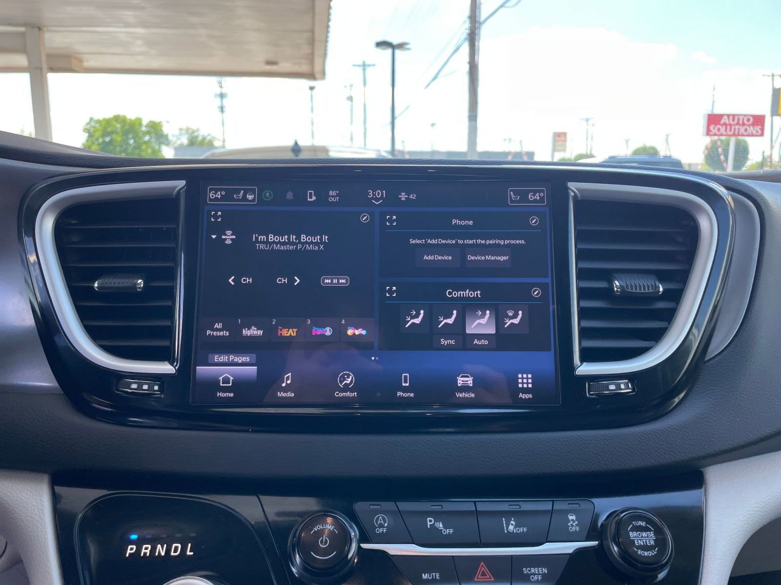 Used 2024 Chrysler Pacifica Touring-L image 21