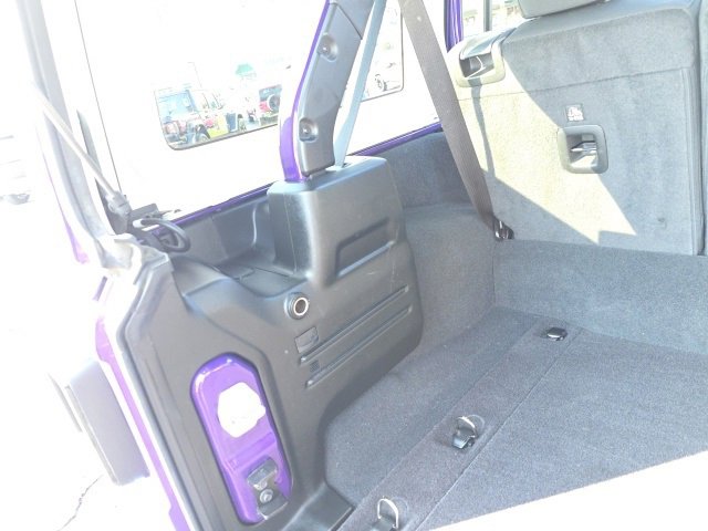 Used 2023 Jeep Wrangler Unlimited w/ Sun & Screen Package image 53