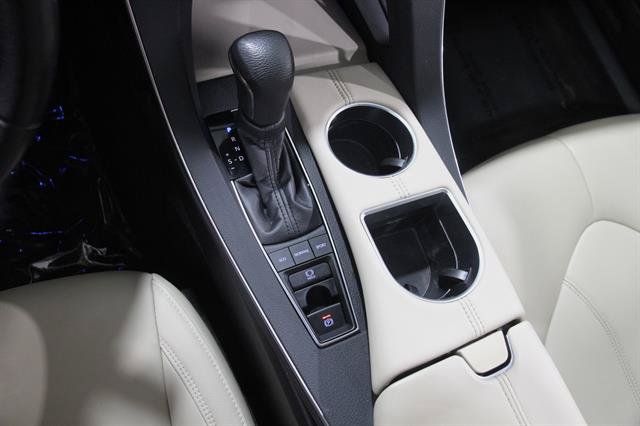 Used 2019 Toyota Avalon XLE w/ Moonroof Package FWD image 14