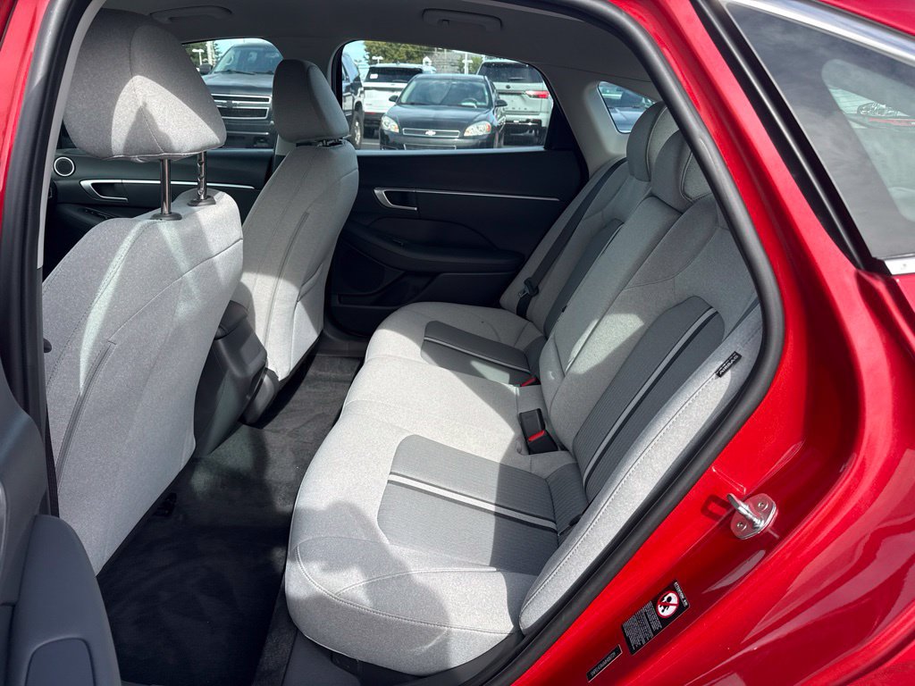 Used 2021 Hyundai Sonata SEL w/ Winter Weather Package FWD image 9