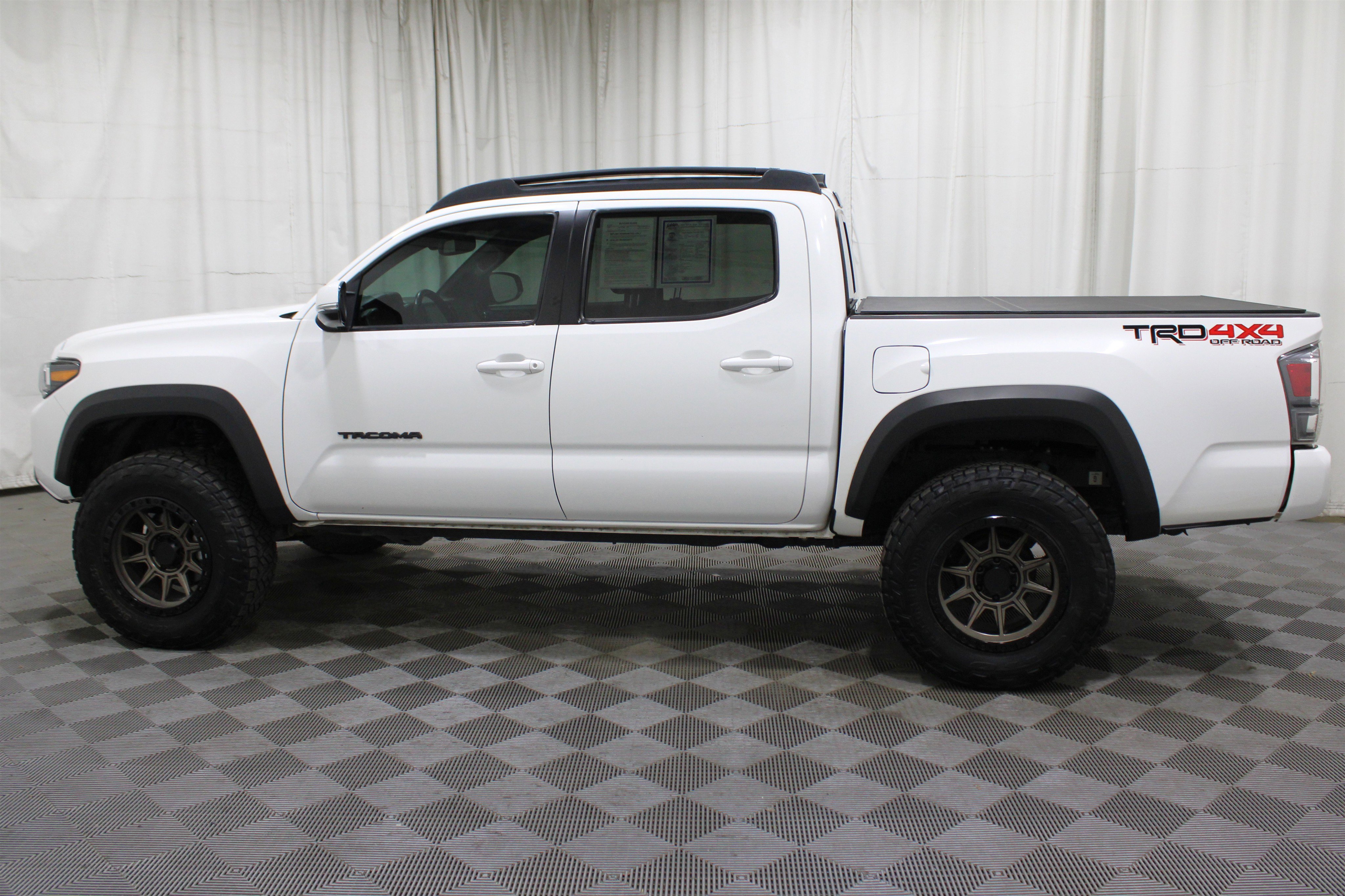 Used 2023 Toyota Tacoma TRD Off-Road w/ Technology Package image 33
