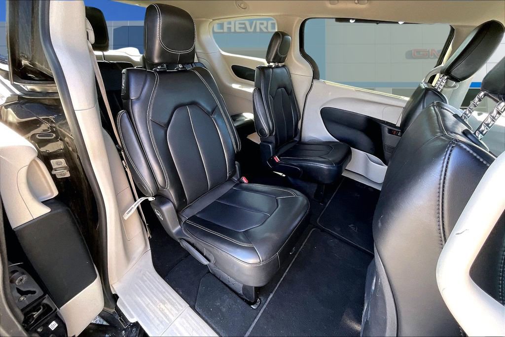 Used 2024 Chrysler Pacifica Touring-L image 25