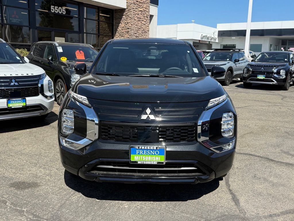 New 2026 Mitsubishi Outlander LE FWD image 3