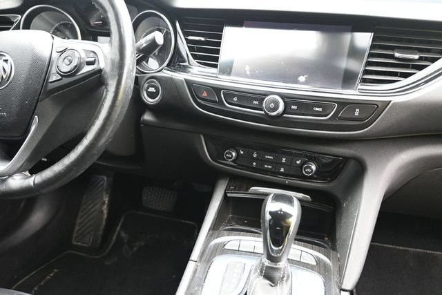 Used 2018 Buick Regal Essence w/ Driver Confidence Package #1 AWD/4WD image 15